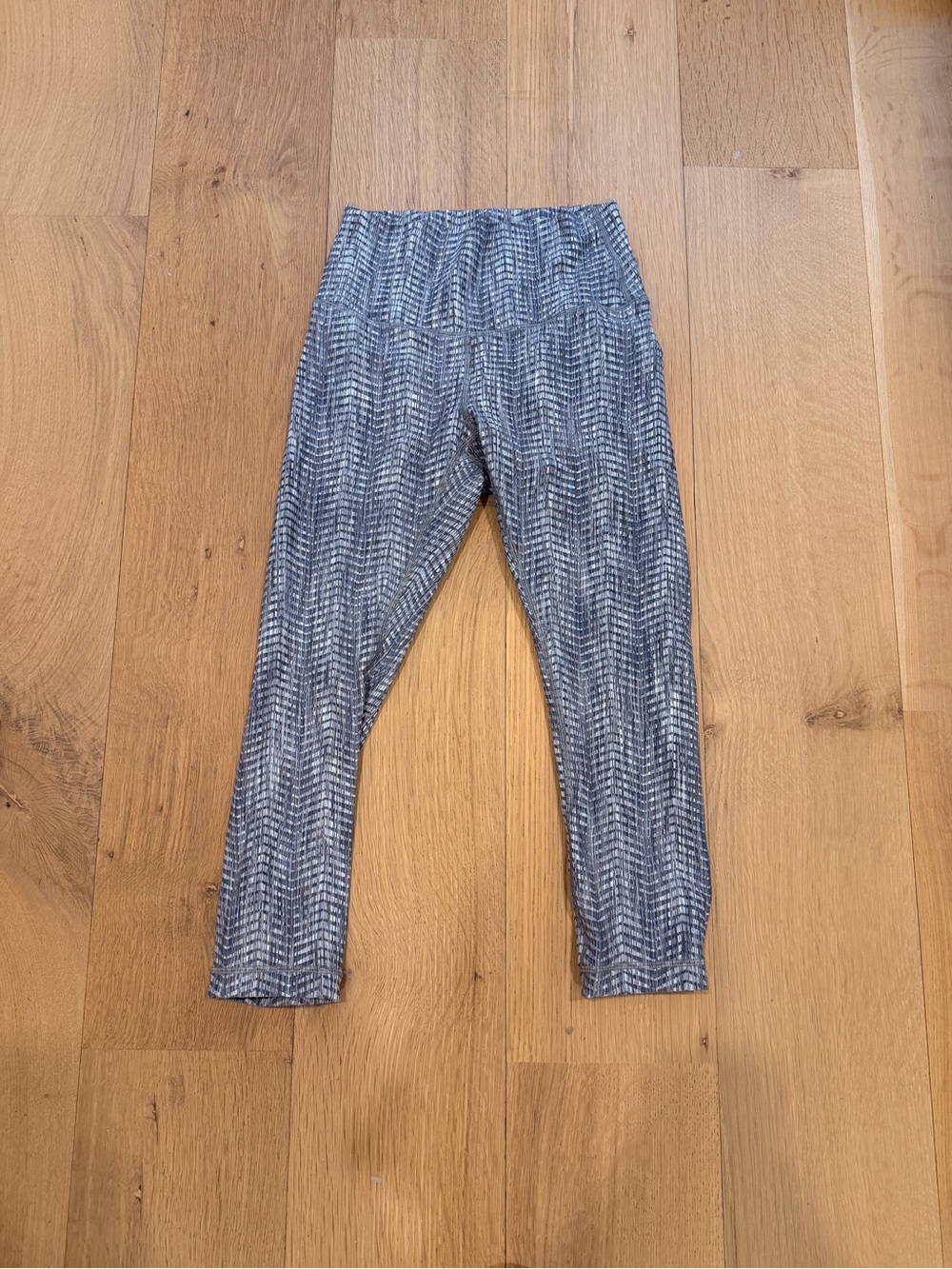 Lululemon Cropped Patterned Leggings Size 6